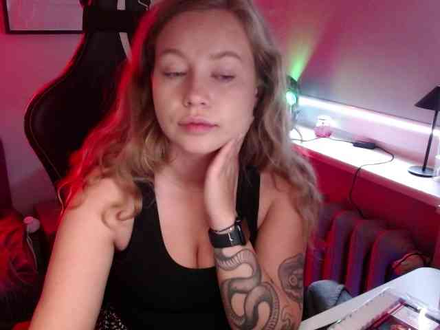 hollyBB webcam