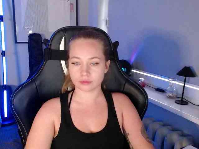 hollyBB webcam