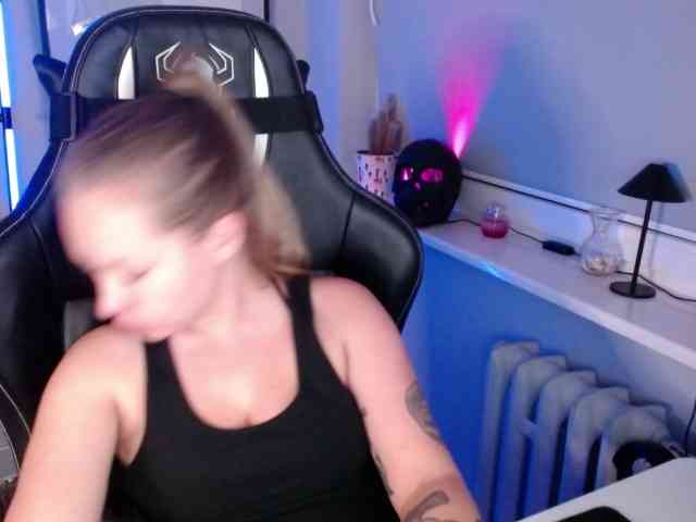 hollyBB webcam