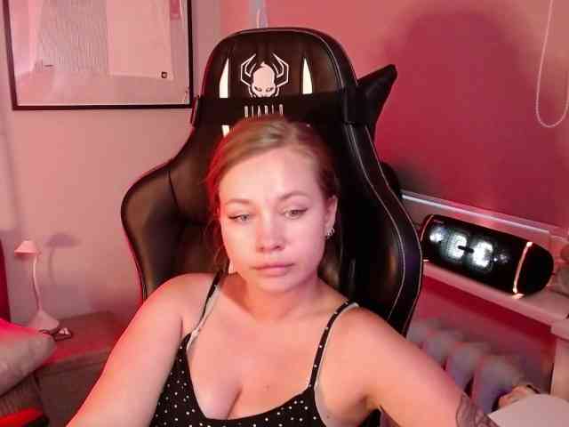 hollyBB webcam
