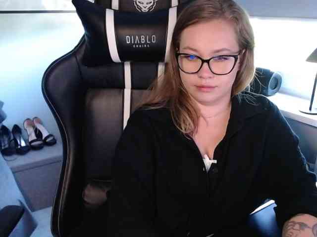 hollyBB webcam