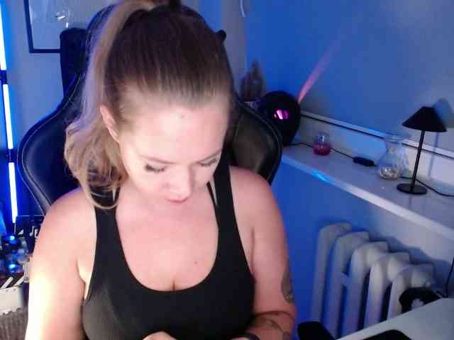 hollyBB webcam