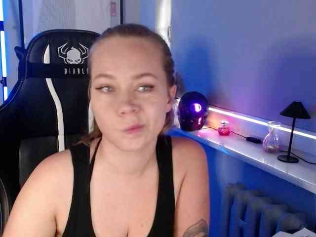 hollyBB webcam