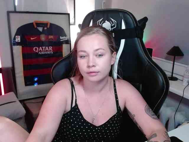hollyBB webcam