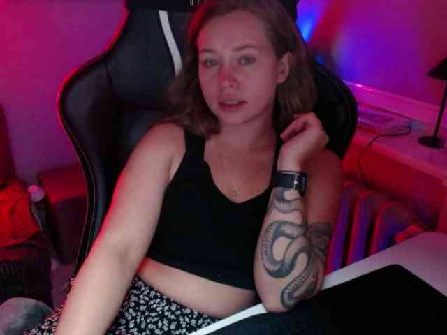 hollyBB webcam