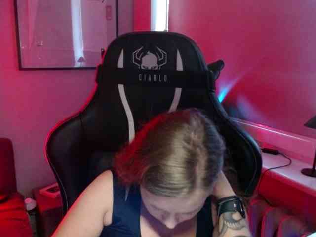 hollyBB webcam