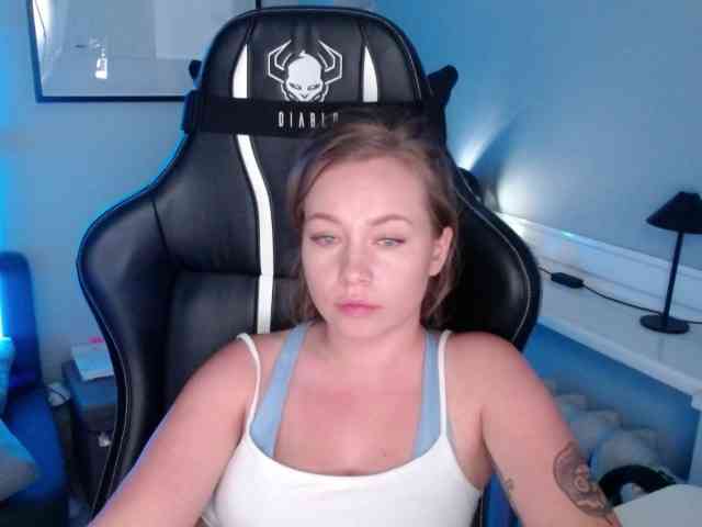 hollyBB webcam
