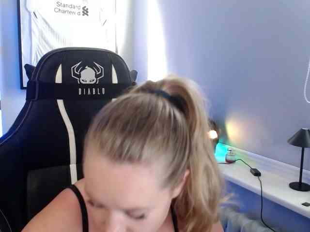 Model: hollyBB