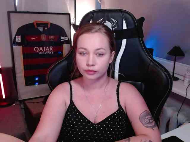 hollyBB webcam