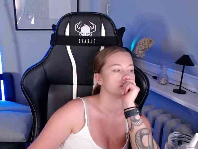 hollyBB webcam