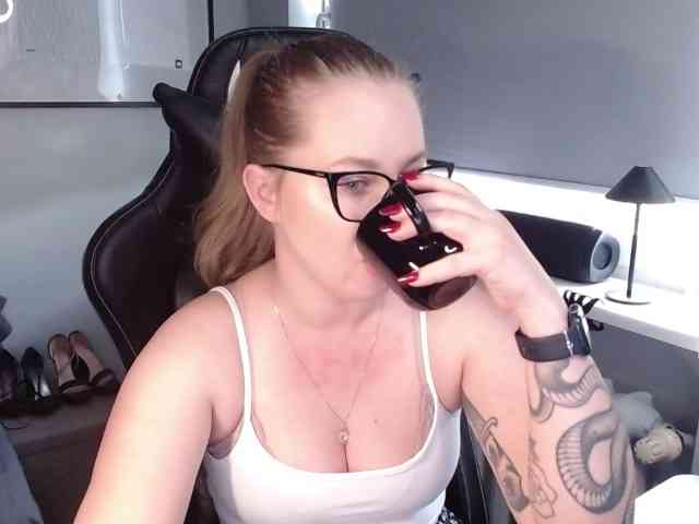Model: hollyBB