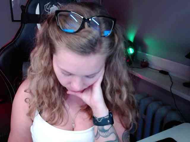 hollyBB webcam