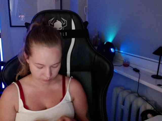 hollyBB webcam