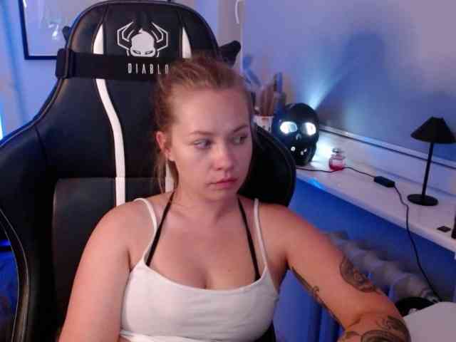 Model: hollyBB