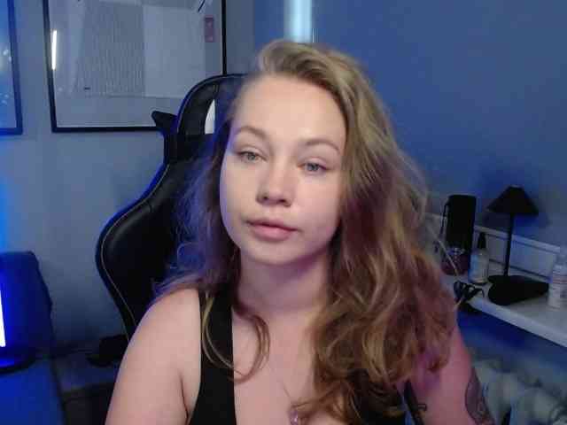Model: hollyBB