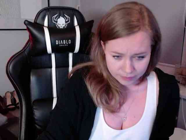 hollyBB webcam