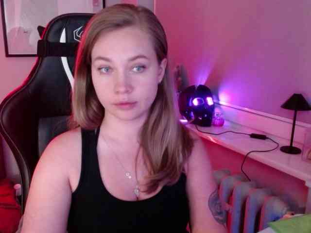 hollyBB webcam