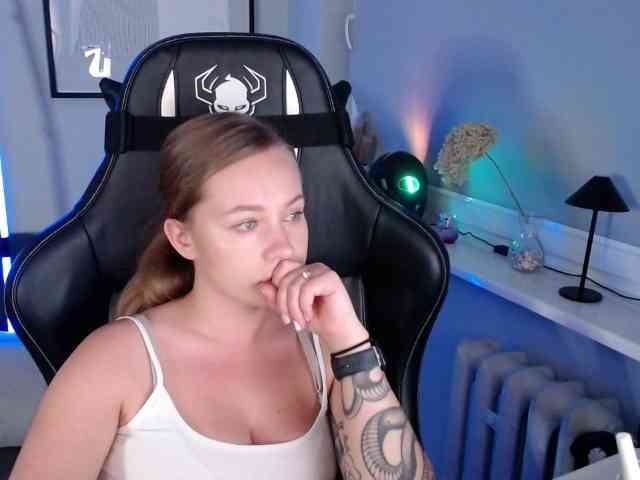 hollyBB webcam