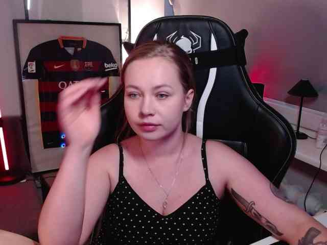 hollyBB webcam