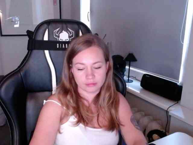 hollyBB webcam