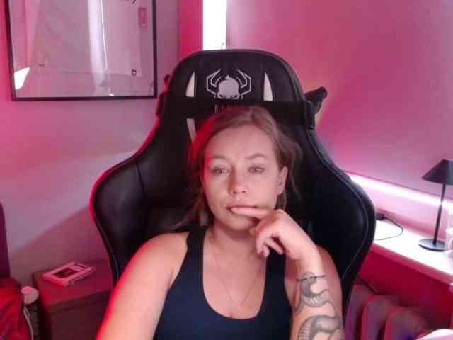 hollyBB webcam