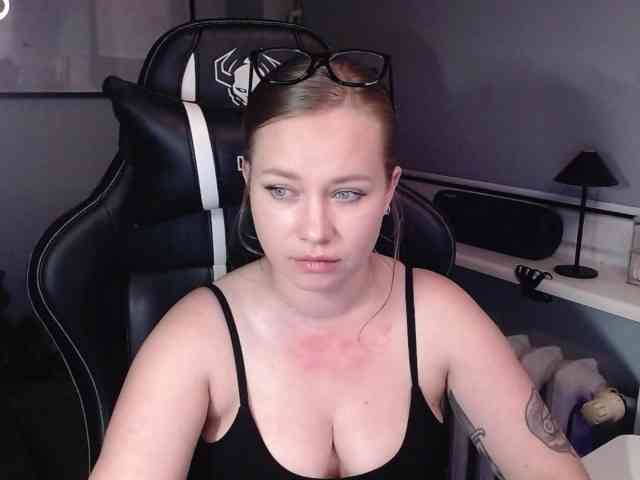 Model: hollyBB