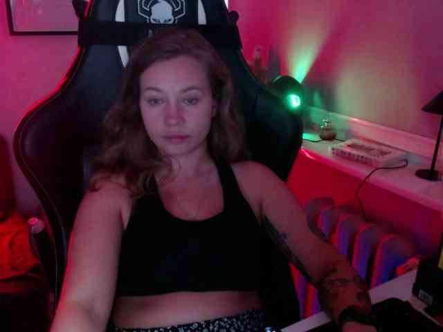 hollyBB webcam