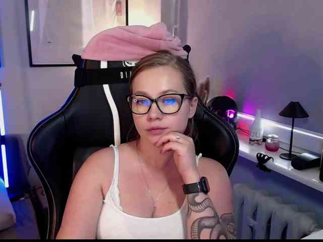 hollyBB webcam