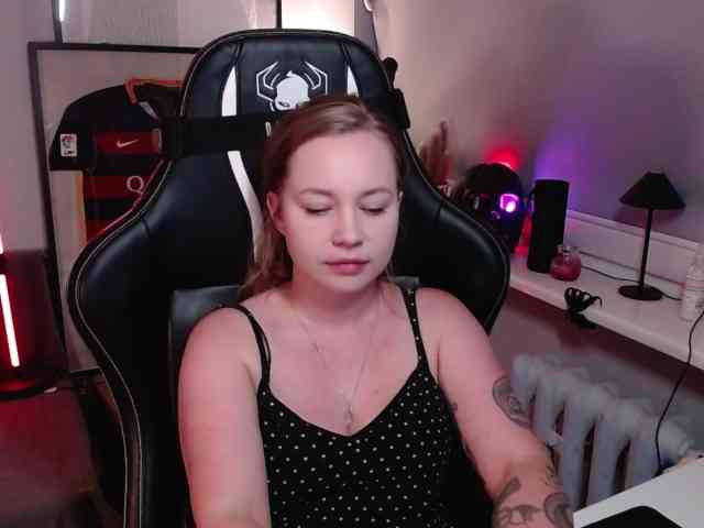 hollyBB webcam