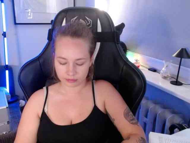 hollyBB webcam