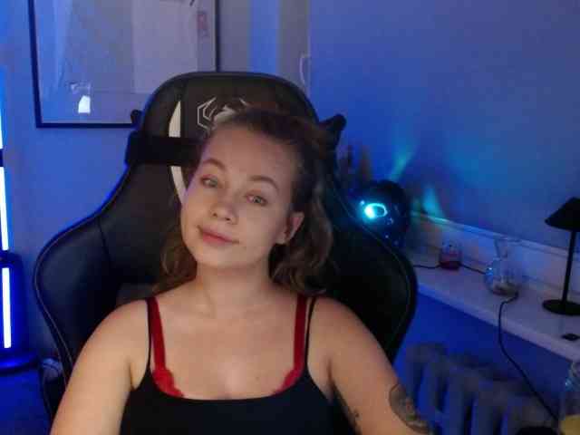 hollyBB webcam