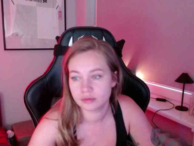 hollyBB webcam
