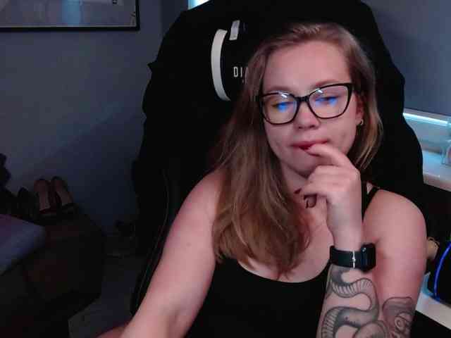 hollyBB webcam
