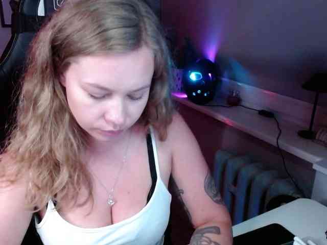 Model: hollyBB