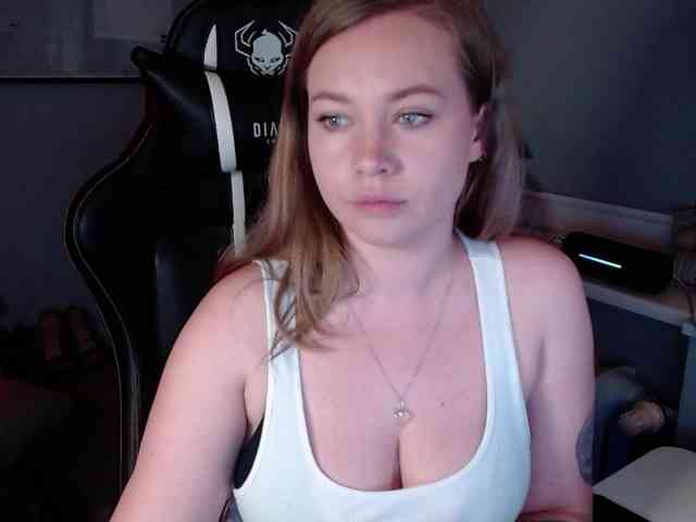 hollyBB webcam