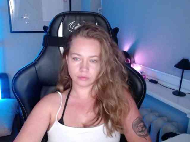 hollyBB webcam
