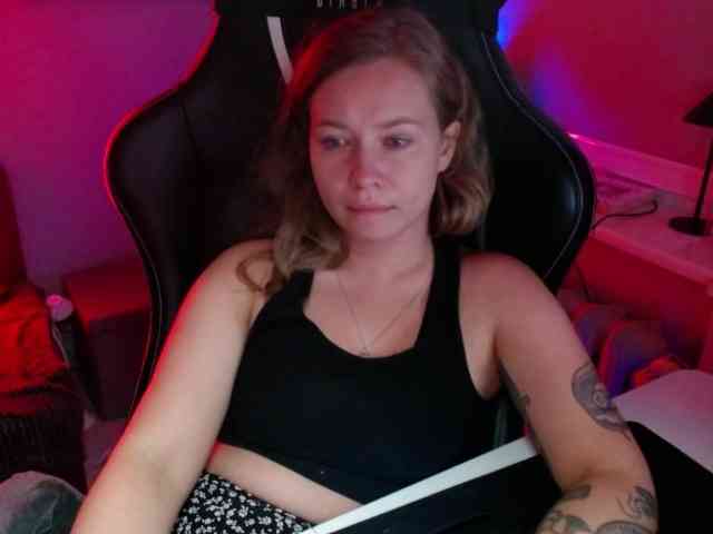 hollyBB webcam