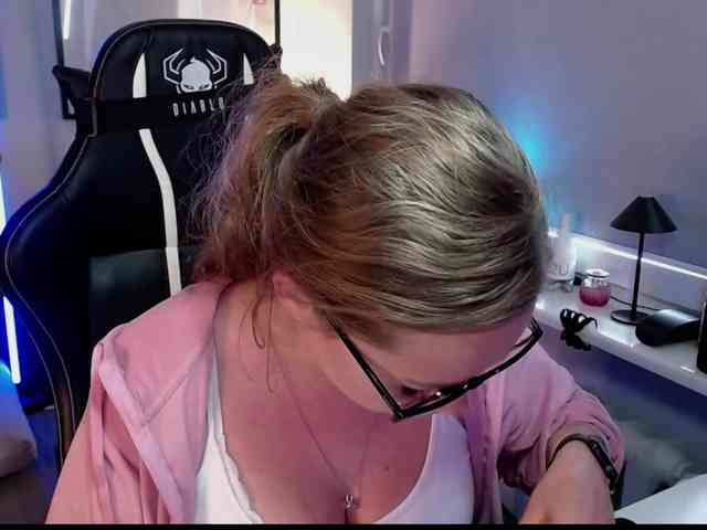 hollyBB webcam