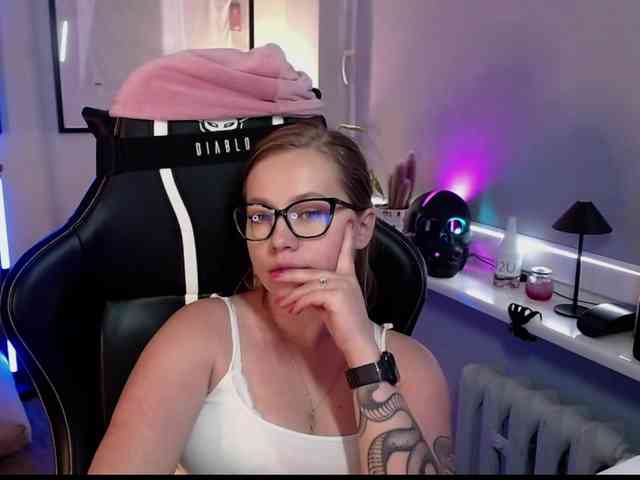 hollyBB webcam