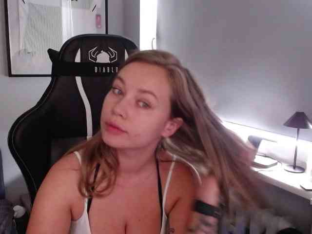 hollyBB webcam