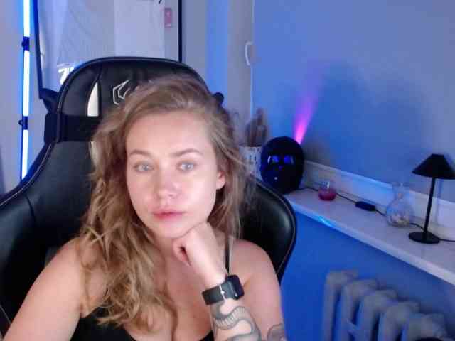 hollyBB webcam