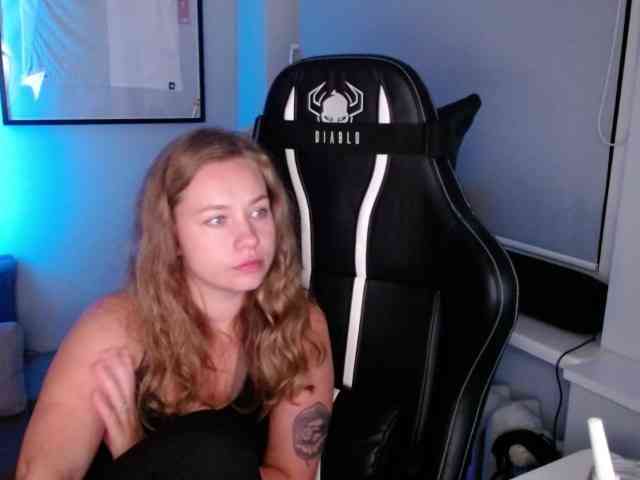 hollyBB webcam