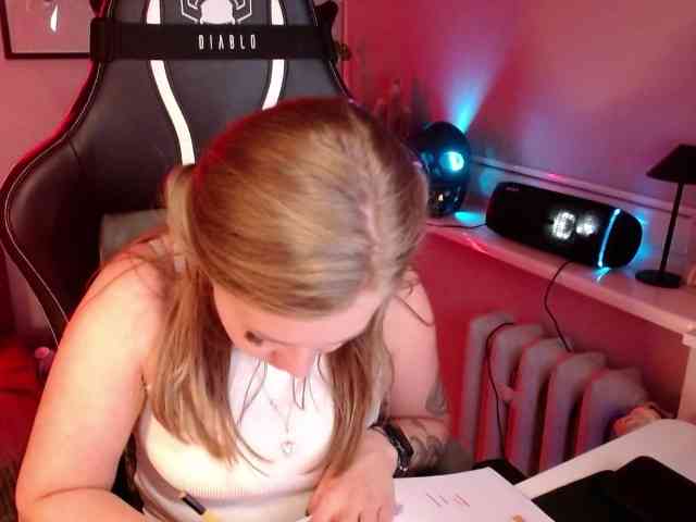 Modella: hollyBB