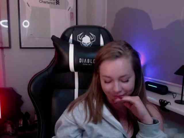 hollyBB webcam