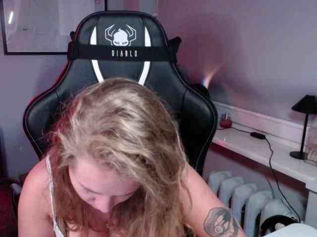 hollyBB webcam