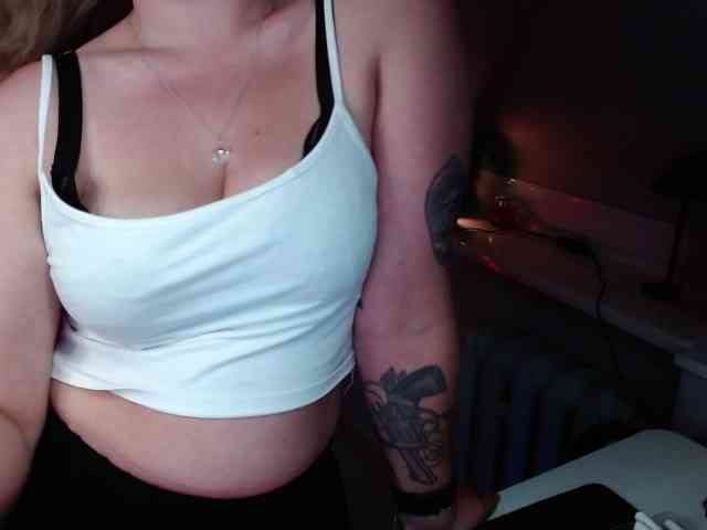 hollyBB webcam