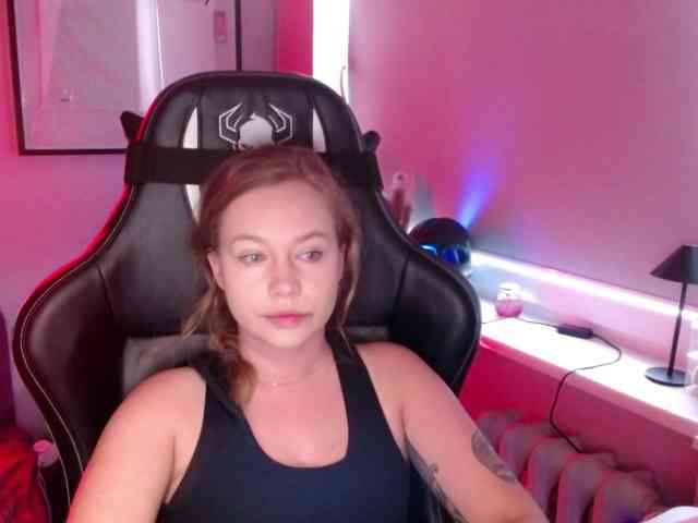 hollyBB webcam