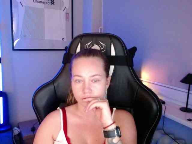 hollyBB webcam