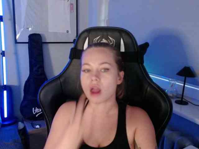 hollyBB webcam