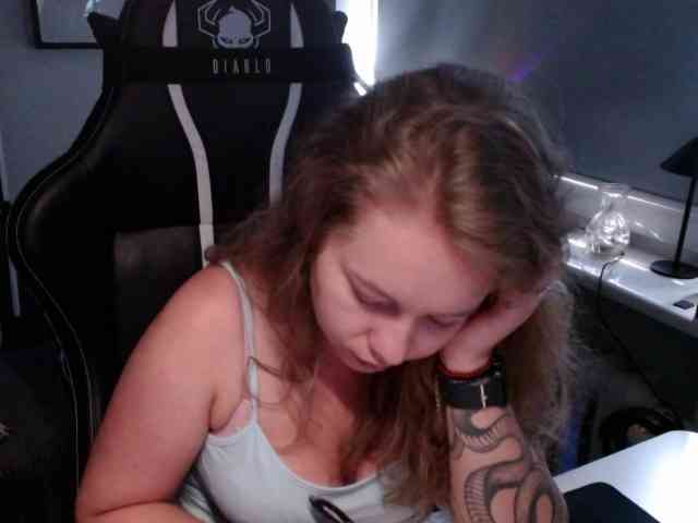 hollyBB hollyBB